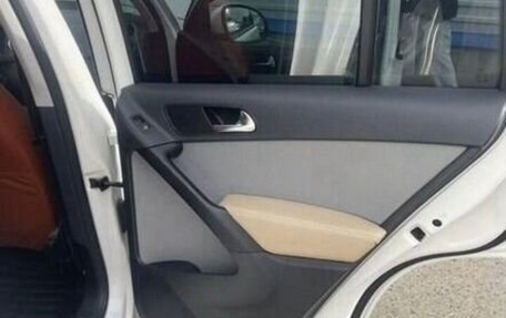 Volkswagen Tiguan I, 2010 год, 869 000 рублей, 21 фотография