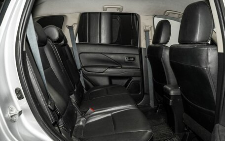 Mitsubishi Outlander III рестайлинг 3, 2015 год, 2 110 000 рублей, 5 фотография