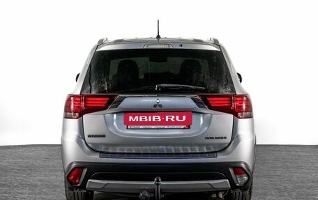 Mitsubishi Outlander III рестайлинг 3, 2015 год, 2 110 000 рублей, 4 фотография