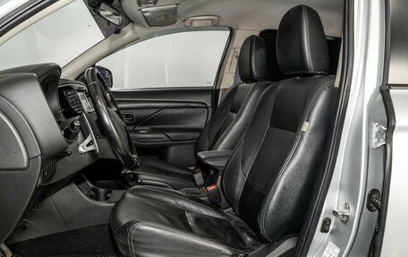 Mitsubishi Outlander III рестайлинг 3, 2015 год, 2 110 000 рублей, 7 фотография
