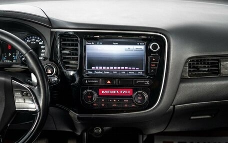 Mitsubishi Outlander III рестайлинг 3, 2015 год, 2 110 000 рублей, 11 фотография