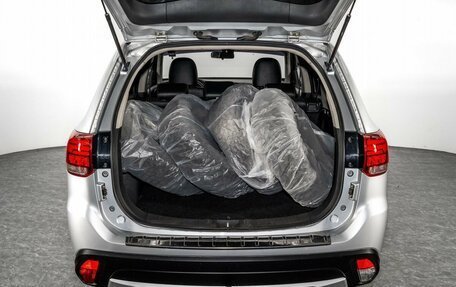 Mitsubishi Outlander III рестайлинг 3, 2015 год, 2 110 000 рублей, 17 фотография