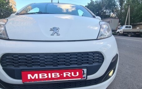 Peugeot 107 I рестайлинг, 2014 год, 700 000 рублей, 4 фотография