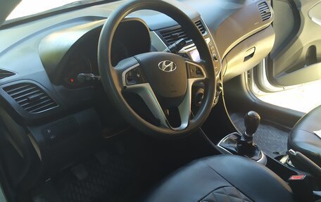 Hyundai Solaris II рестайлинг, 2012 год, 800 000 рублей, 6 фотография