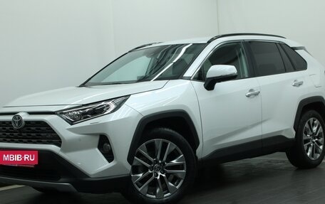 Toyota RAV4, 2020 год, 3 990 000 рублей, 2 фотография