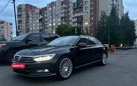Volkswagen Passat B8 рестайлинг, 2016 год, 1 990 000 рублей, 2 фотография