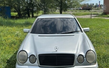 Mercedes-Benz E-Класс, 1996 год, 290 000 рублей, 1 фотография