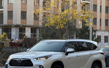 Toyota Highlander, 2022 год, 4 290 000 рублей, 1 фотография