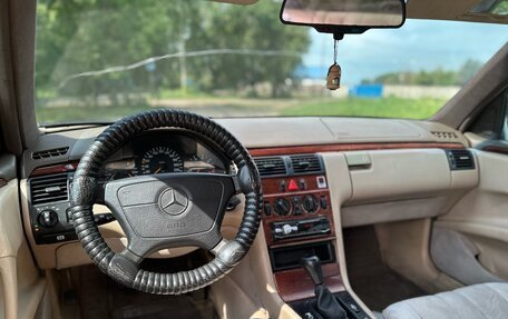 Mercedes-Benz E-Класс, 1996 год, 290 000 рублей, 2 фотография
