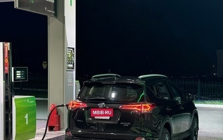 Toyota RAV4, 2016 год, 2 300 000 рублей, 2 фотография