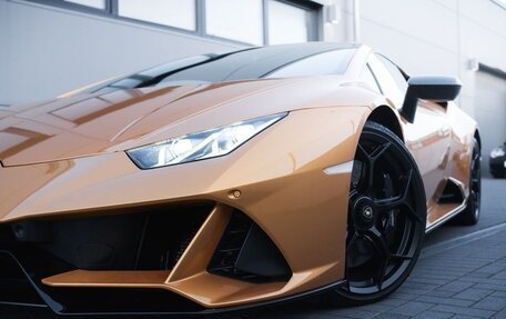 Lamborghini Huracán, 2022 год, 25 000 000 рублей, 4 фотография