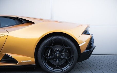 Lamborghini Huracán, 2022 год, 25 000 000 рублей, 6 фотография