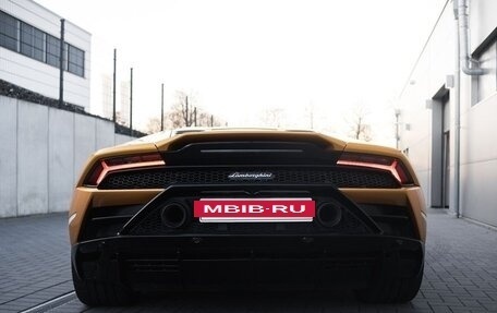 Lamborghini Huracán, 2022 год, 25 000 000 рублей, 8 фотография