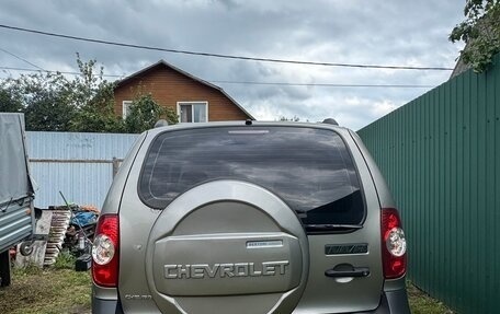Chevrolet Niva I рестайлинг, 2011 год, 750 000 рублей, 3 фотография