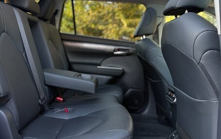 Toyota Highlander, 2022 год, 4 290 000 рублей, 10 фотография