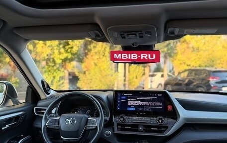 Toyota Highlander, 2022 год, 4 290 000 рублей, 6 фотография