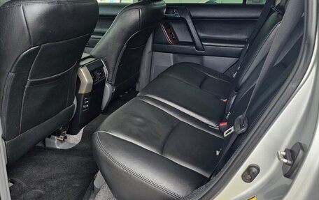 Toyota Land Cruiser Prado 150 рестайлинг 2, 2012 год, 2 659 000 рублей, 10 фотография