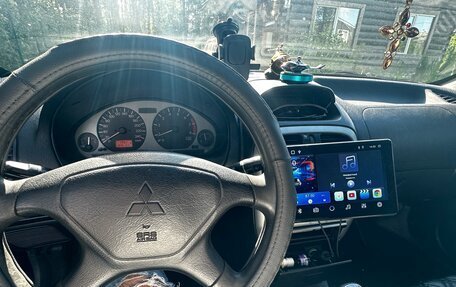 Mitsubishi Carisma I, 2002 год, 285 000 рублей, 10 фотография