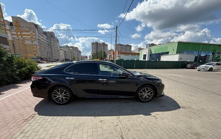 Toyota Camry, 2022 год, 2 750 000 рублей, 3 фотография