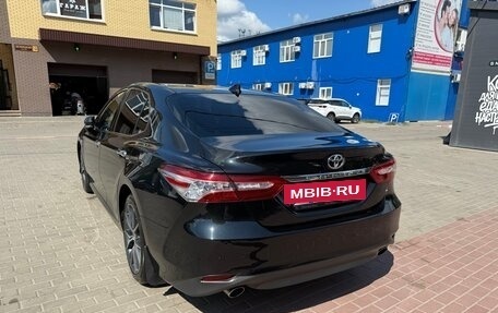 Toyota Camry, 2022 год, 2 750 000 рублей, 10 фотография