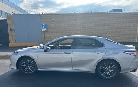 Toyota Camry, 2023 год, 3 600 000 рублей, 2 фотография