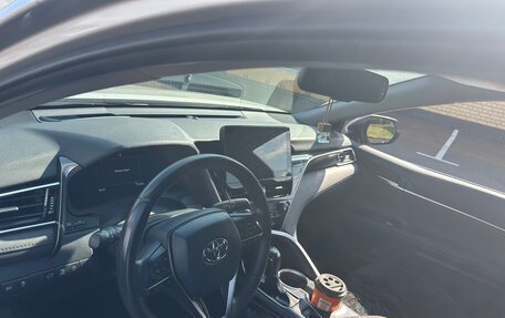 Toyota Camry, 2023 год, 3 600 000 рублей, 5 фотография