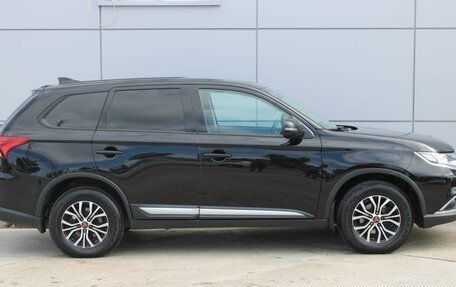 Mitsubishi Outlander III рестайлинг 3, 2018 год, 1 988 000 рублей, 5 фотография