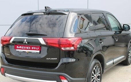 Mitsubishi Outlander III рестайлинг 3, 2018 год, 1 988 000 рублей, 6 фотография