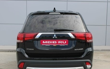 Mitsubishi Outlander III рестайлинг 3, 2018 год, 1 988 000 рублей, 8 фотография