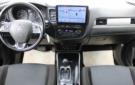 Mitsubishi Outlander III рестайлинг 3, 2018 год, 1 988 000 рублей, 20 фотография