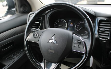 Mitsubishi Outlander III рестайлинг 3, 2018 год, 1 988 000 рублей, 19 фотография