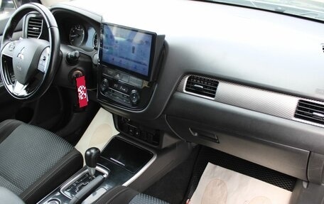 Mitsubishi Outlander III рестайлинг 3, 2018 год, 1 988 000 рублей, 17 фотография
