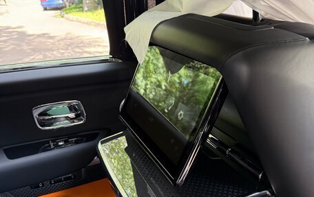 Rolls-Royce Cullinan, 2025 год, 76 000 000 рублей, 16 фотография