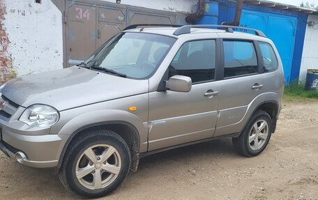 Chevrolet Niva I рестайлинг, 2010 год, 650 000 рублей, 2 фотография