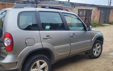 Chevrolet Niva I рестайлинг, 2010 год, 650 000 рублей, 3 фотография