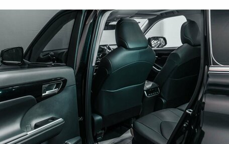 Toyota Highlander, 2024 год, 6 380 000 рублей, 18 фотография