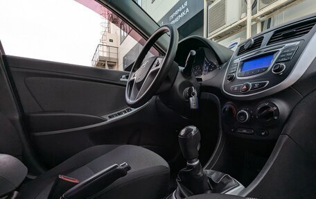 Hyundai Solaris II рестайлинг, 2013 год, 870 000 рублей, 22 фотография