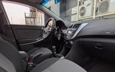 Hyundai Solaris II рестайлинг, 2013 год, 870 000 рублей, 24 фотография