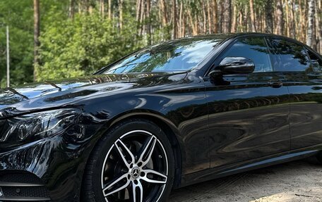 Mercedes-Benz E-Класс, 2019 год, 3 550 000 рублей, 2 фотография