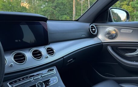 Mercedes-Benz E-Класс, 2019 год, 3 550 000 рублей, 12 фотография