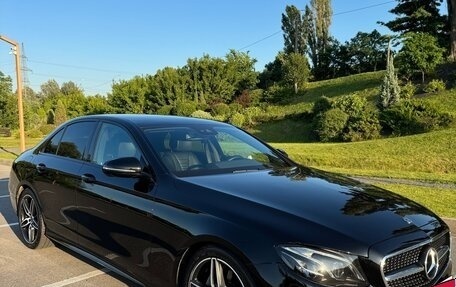 Mercedes-Benz E-Класс, 2019 год, 3 550 000 рублей, 4 фотография