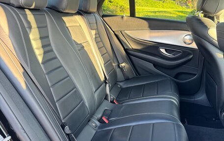 Mercedes-Benz E-Класс, 2019 год, 3 550 000 рублей, 15 фотография