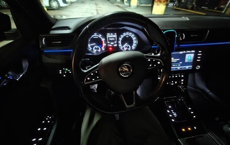 Skoda Superb III рестайлинг, 2017 год, 2 800 000 рублей, 21 фотография