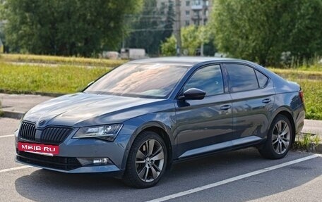 Skoda Superb III рестайлинг, 2017 год, 2 800 000 рублей, 3 фотография