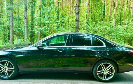 Mercedes-Benz E-Класс, 2021 год, 3 500 000 рублей, 5 фотография