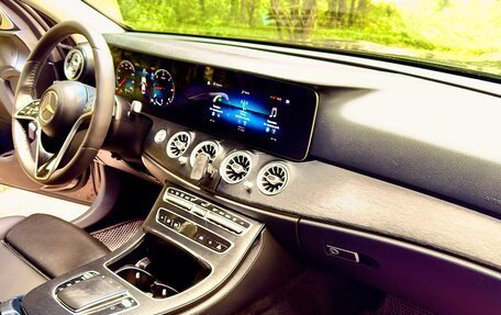 Mercedes-Benz E-Класс, 2021 год, 3 500 000 рублей, 14 фотография