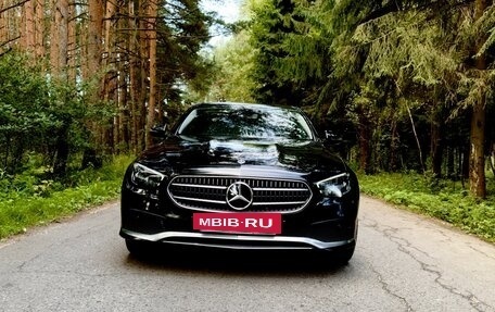 Mercedes-Benz E-Класс, 2021 год, 3 500 000 рублей, 4 фотография