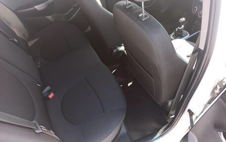 KIA Rio III рестайлинг, 2014 год, 15 фотография