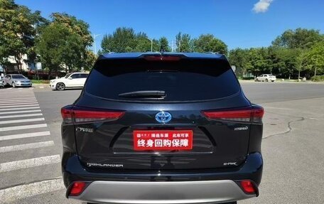 Toyota Highlander, 2022 год, 3 825 690 рублей, 2 фотография
