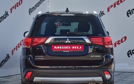 Mitsubishi Outlander III рестайлинг 3, 2018 год, 2 450 000 рублей, 5 фотография